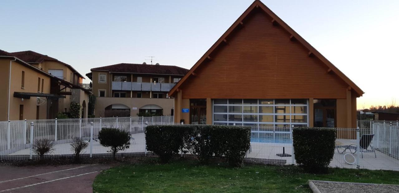 Charmant Logement Avec Piscine Bergerac Exterior foto
